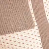 detalle del tejido de punto Mosaic taupe y crudo en el short Code 22