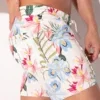 Detalle lateral short Code 22 Silken blanco con estampado floral y bolsillo lateral