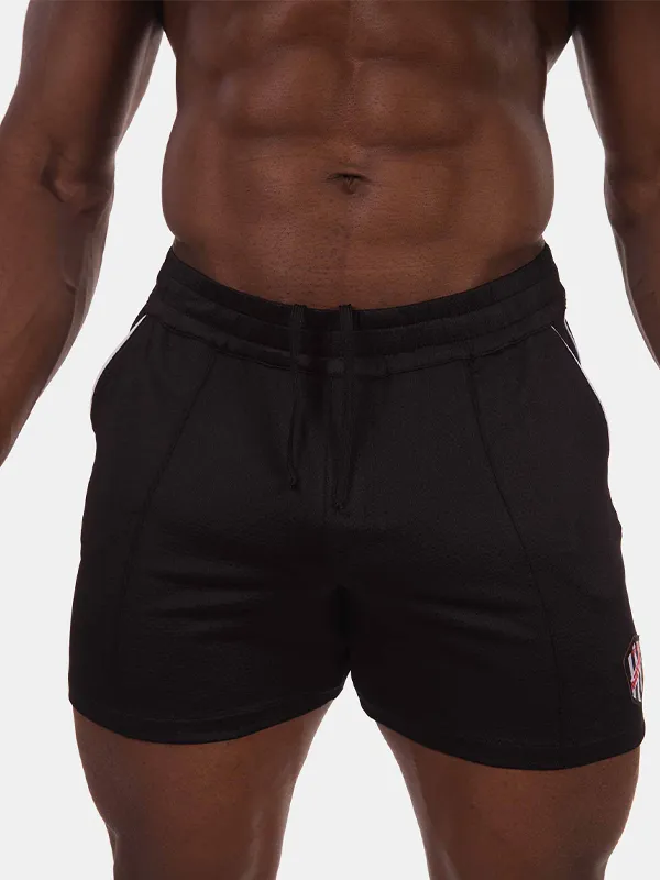 Detalle frontal del short deportivo Luka negro blanco de Barcode Berlin con cintura elástica