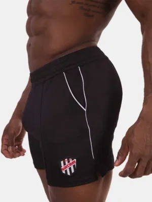 Detalle del bolsillo francés del short Luka negro blanco de Barcode Berlin