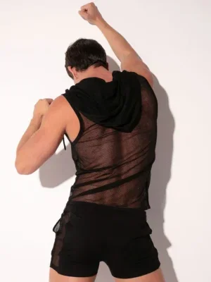 Vista trasera con capucha caída Hoody Rock Code 22 sobre modelo