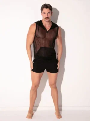 Modelo de frente con camiseta sin mangas Hoody Rock negra Code 22