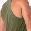 Detalle trasero de sisa amplia y tejido Silken en khaki liso, Camiseta Tirantes Code 22 Silken Khaki, Code 22