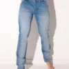Frontal completo pantalón vaquero azul claro con camiseta tirantes blanca - Pantalón Vaquero Code 22 Azul