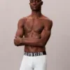 Vista frontal del Pack 3 Boxers Calvin Klein Intense Power Micro con cinturilla negra Calvin Klein.