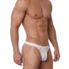 Vista lateral frontal de tanga jacquard blanco con dibujo ondulante y etiqueta negra — RED2560 Ministring Olaf Benz