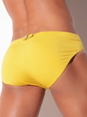 Vista posterior lateral bañador mini slip Code 22 Amsterdam Amarillo con hebilla trasera