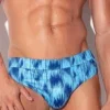 Detalle frontal de la cintura y el estampado tie-dye, bañador slip push up Code 22 Seattle