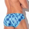 Primer plano trasero del estampado tie-dye, bañador slip push up Code 22 Seattle