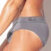 Vista lateral derecha bañador slip Code 22 Amsterdam Gris con hebilla lateral y silueta limpia