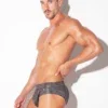 Bañador slip push up Code 22 Berlin vista frontal lateral con logo metálico