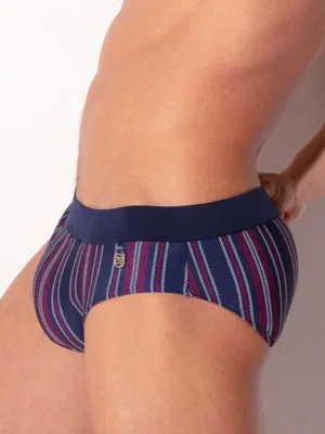 Primer plano lateral trasero de la raya marinera, bañador slip push up Code 22 Paris