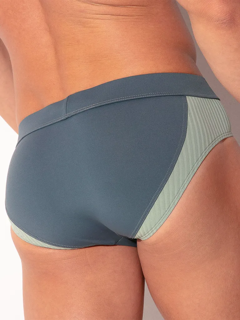 Bañador slip push up Code 22 San Francisco Gris vista trasera con paneles laterales verde salvia