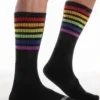 Calcetines Leader Pride Stripes Crew negros con rayas arcoíris vista lateral