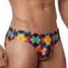 Vista lateral frontal de slip Hip Brief Manstore M2577 Party con estampado geométrico multicolor