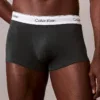 Detalle frontal bóxer Calvin Klein Icon Cotton Stretch darkest spruce bolsa de soporte sin bragueta.