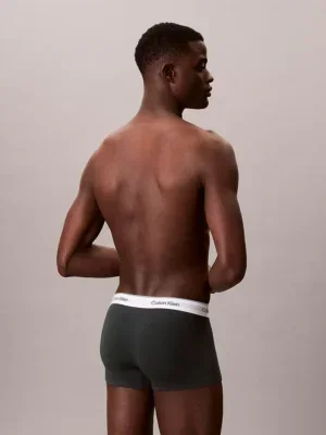 Vista trasera bóxer trunk Calvin Klein Icon Cotton Stretch darkest spruce con cinturilla blanca logo.