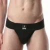 Vista frontal del Suspensorio Leader Sport Mesh Negro con bolsa en tejido mesh perforado y parche LEADER Born To Lead blanco en cinturilla.