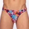 Vista frontal de tanga Olaf Benz RED2559 Pink Flower con estampado floral en magenta, naranja y turquesa