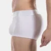 Vista lateral del boxer blanco Stellan de Barcode Berlin con cobertura trasera