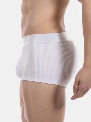 Vista lateral del boxer blanco Stellan de Barcode Berlin con cobertura trasera