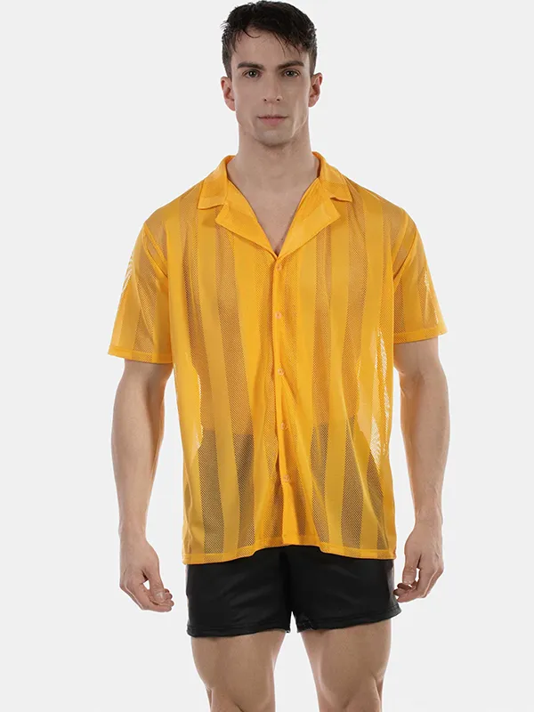 Hombre de frente con camisa de rejilla amarilla abotonada Zeno de Barcode Berlin