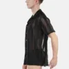 Vista lateral de la camisa de rejilla negra de manga corta Zeno de Barcode Berlin