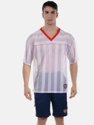 Hombre de frente con camiseta de rejilla blanca y roja Aksel de Barcode Berlin