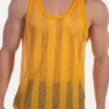 Detalle frontal de la rejilla de rayas de la camiseta de tirantes Tobías amarilla de Barcode Berlin