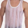 Detalle del escote y la rejilla de la camiseta de tirantes Tobías blanca de Barcode Berlin