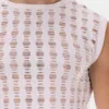 Detalle del tejido perforado de la camiseta de tirantes blanca Vinny de Barcode Berlin