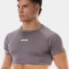 Vista lateral del crop top gris Talon de Barcode Berlin con manga corta