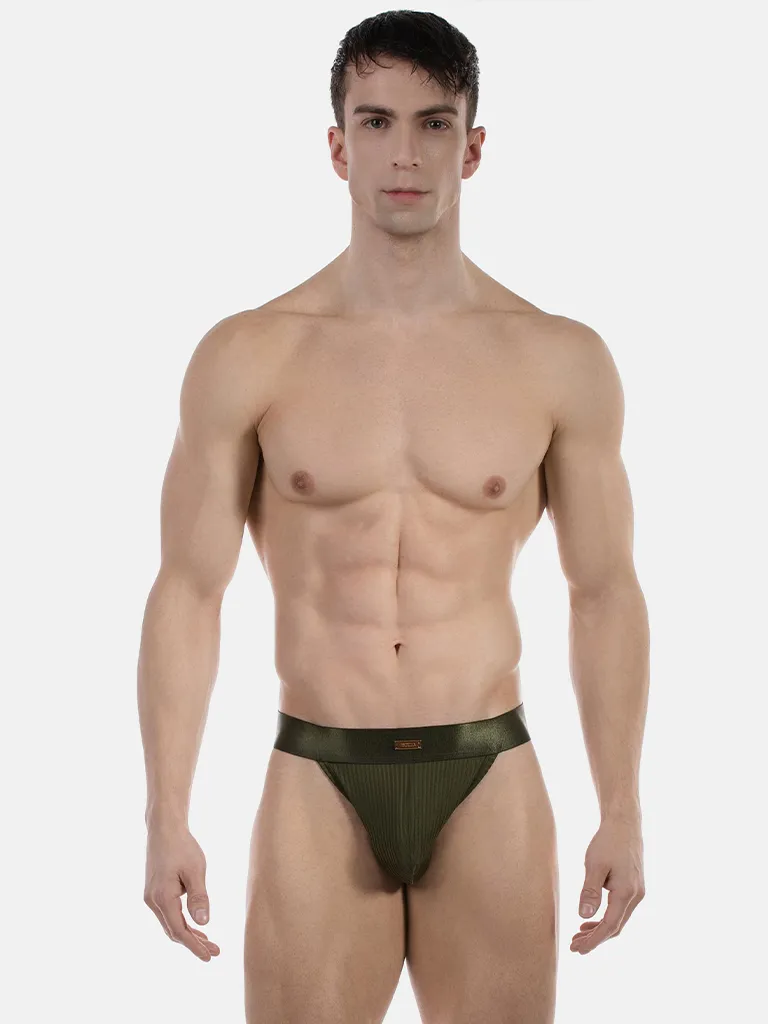 Modelo de frente con slip bikini army de canalé Viggo de Barcode Berlin