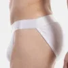 Vista lateral del slip bikini blanco Viggo de Barcode Berlin con tiro bajo