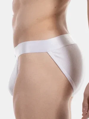 Vista lateral del slip bikini blanco Viggo de Barcode Berlin con tiro bajo