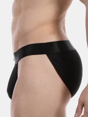 Vista lateral del slip bikini negro Viggo de Barcode Berlin con tiro bajo