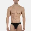 Hombre de frente con jockstrap negro de canalé Barnabie de Barcode Berlin