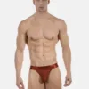 Hombre de frente con jockstrap color óxido de canalé Barnabie de Barcode Berlin