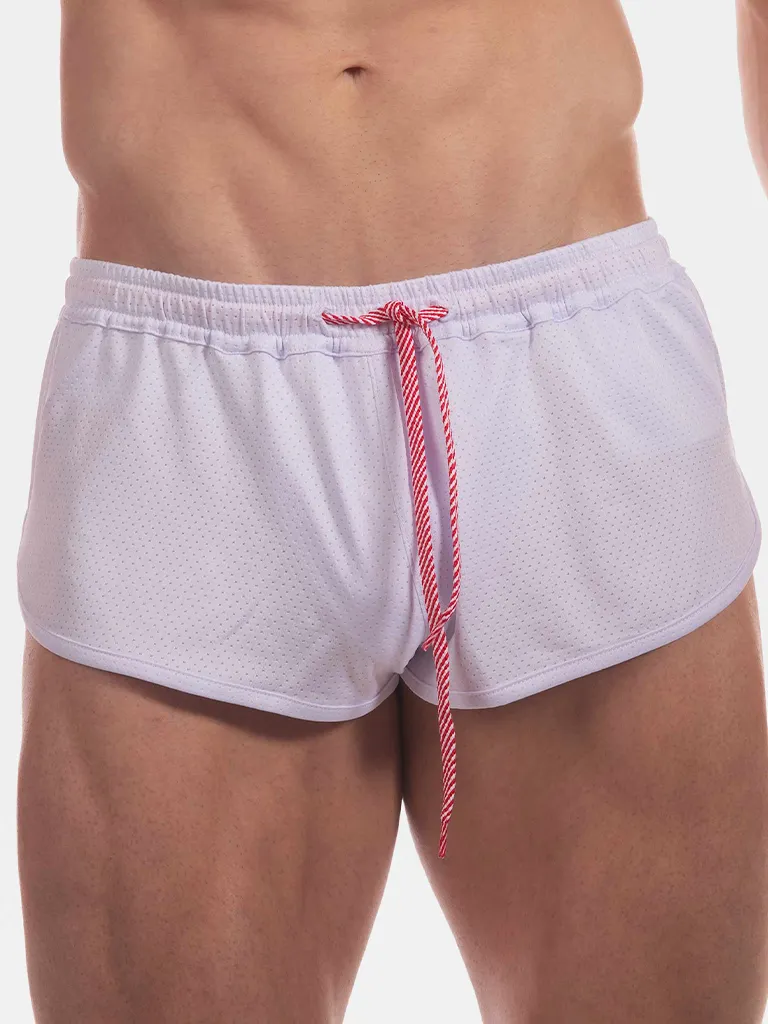 Detalle frontal del short Costa blanco de Barcode Berlin con cordón rojo y blanco