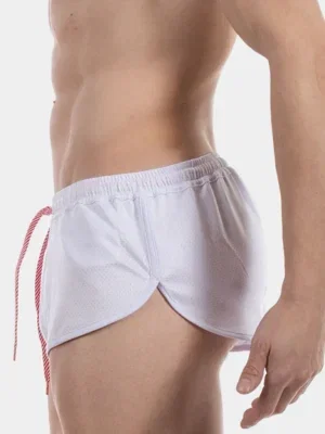 Vista lateral del short deportivo blanco Costa de Barcode Berlin con bolsillo trasero