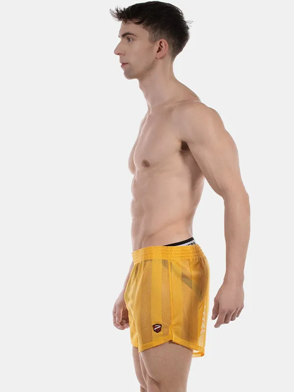 Vista lateral del short de rejilla amarillo con cintura negra Mikkel de Barcode Berlin