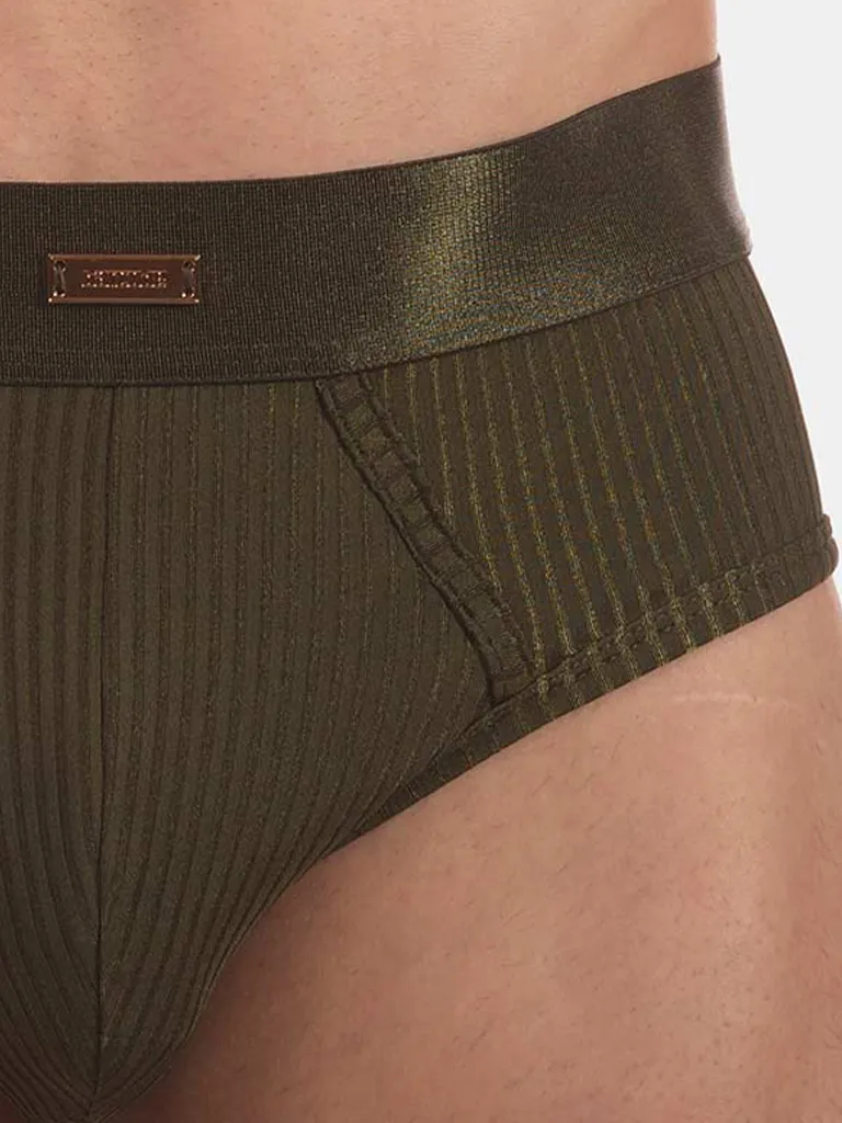 Detalle del slip army Caspian de Barcode Berlin con tejido de canalé y cinturilla elástica