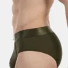 Vista lateral del slip army Caspian de Barcode Berlin con corte clásico