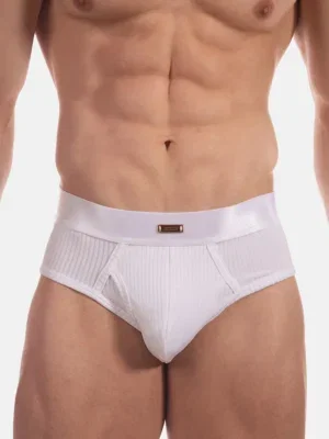 Detalle del slip blanco Caspian de Barcode Berlin con tejido de canalé y cinturilla elástica