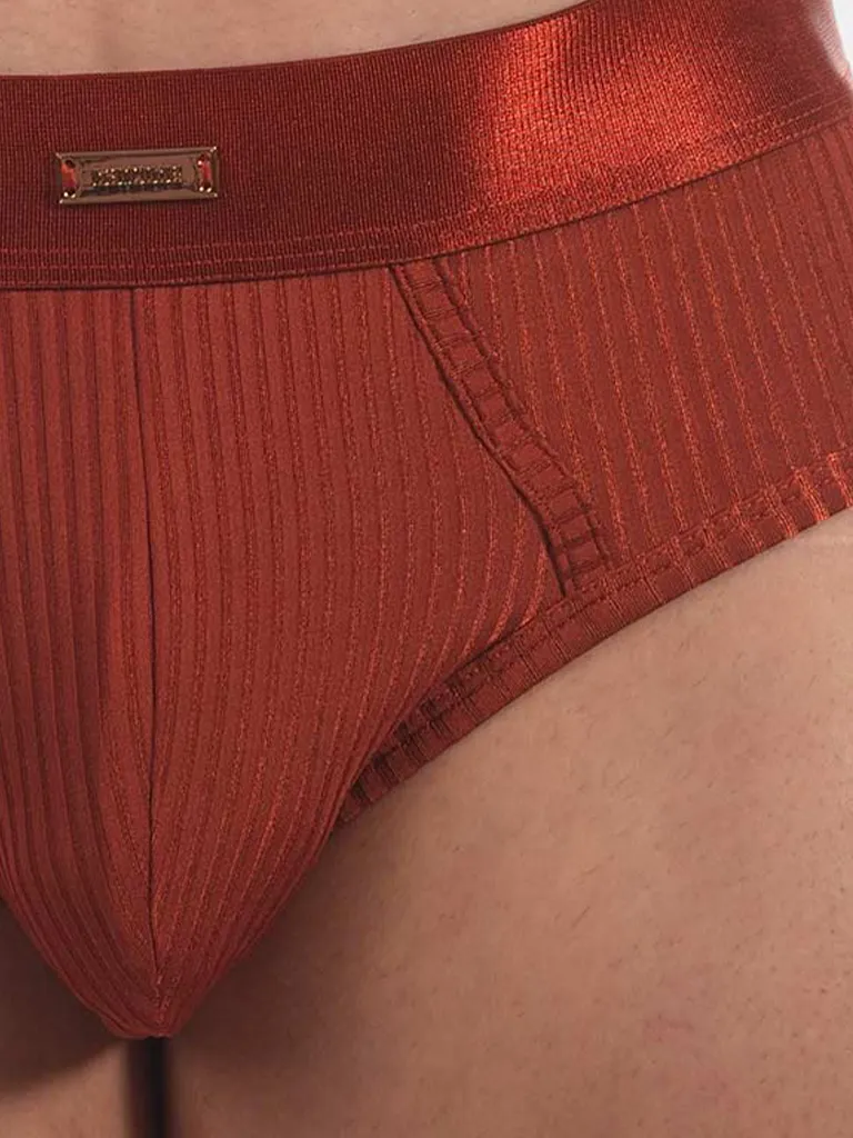 Detalle del tejido de canalé y la cinturilla del slip óxido Caspian de Barcode Berlin