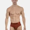Modelo de frente con slip óxido Caspian de Barcode Berlin