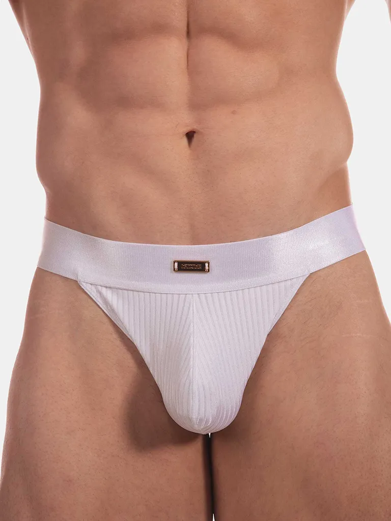 Detalle frontal del tanga hombre blanco Julian de Barcode Berlin con canalé y placa metálica