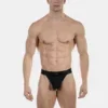 Detalle frontal del tanga hombre negro Julian de Barcode Berlin con canalé y placa metálica