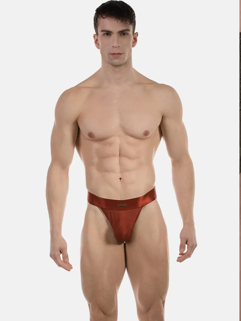 Modelo de frente con tanga hombre óxido Julian de Barcode Berlin