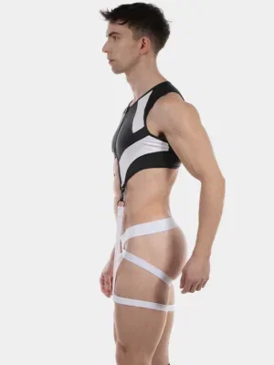 Vista lateral del chaleco arnés Oden negro y blanco de Barcode Berlin con tiras inferiores